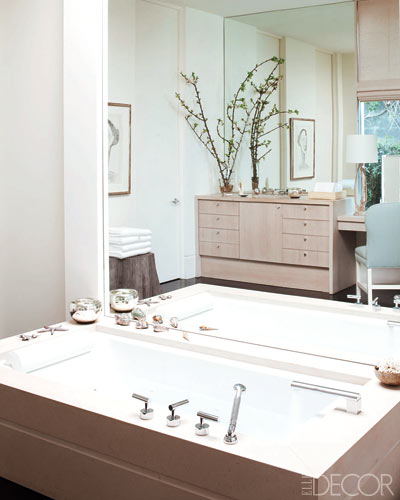 Megan-Mullally-hollywood-homes-ed0910-10