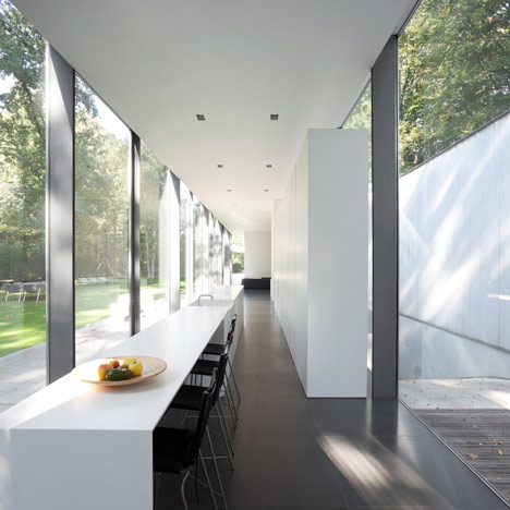 dezeen_Villa-Roces-by-Govaert-Vanhoutte_7