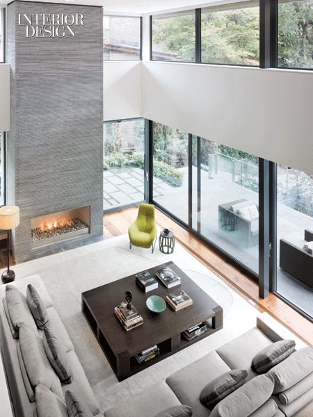 395359-_In_the_living_area_Liaigre_s_cocktail_table_shares_the_custom_wool_rug_with_Antonio_Citterio_s_sectional_chair_and_side_table